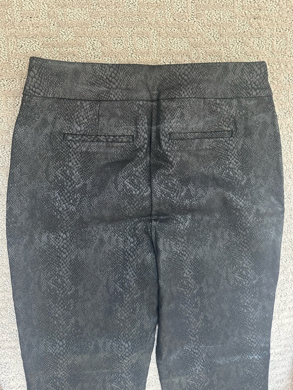 Chico’s Snakeskin Print Pants Black Stretch Straight Leg Pull On Size 0R (US 4) - Picture 5 of 9